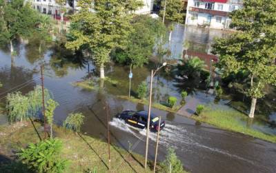 Ливень затопил центральные улицы Поти