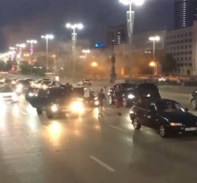 ГИБДД ищет водителей, которые перекрыли проспект Ленина ради записи танцев на видео