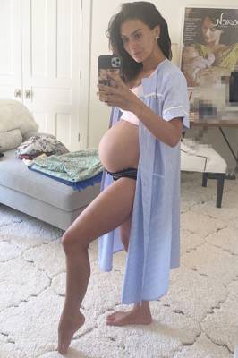 В ожидании пятого ребенка: беременная Хилария Болдуин показала новое фото в нижнем белье