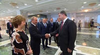 На Украине обнародован телефонный разговор, как Порошенко поздравлял Путина с Первомаем и жал ему руку
