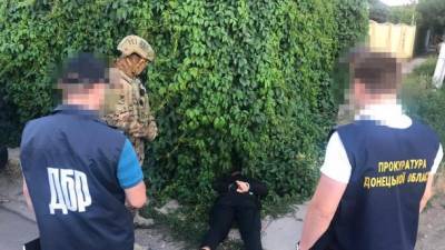 Собирали взятки с наркоторговцев и сбывали сами: ГБР и СБУ задержала в Краматорске четырех правоохранителей