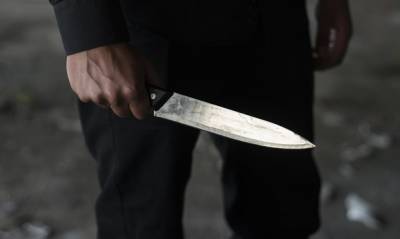 В новосибирском поселке подросток зарезал ножом завуча школы