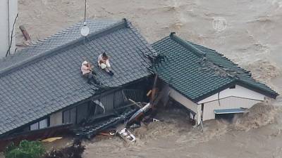 В Японии не утихают дожди: погибли более 60 человек