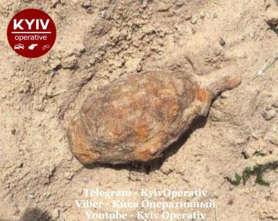 В Киеве в детской песочнице нашли гранату