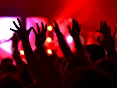 В Хакасии полиция разогнала массовую вечеринку в клубе «Малина»