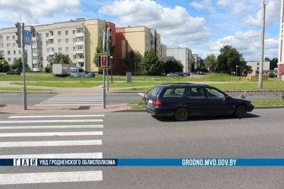 В Гродно женщина перебегала дорогу на красный свет и попала под колеса