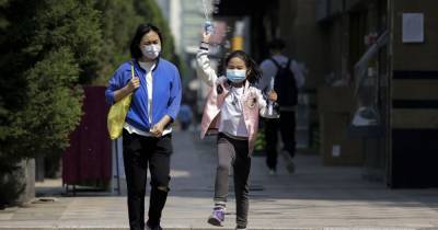 Гонконг снова закроет все школы из-за вспышки коронавируса