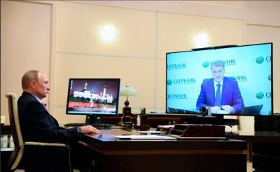 Греф показал Путину свою "штучку" за 3 тысячи рублей: "Превращает телевизор в суперкомпьютер"