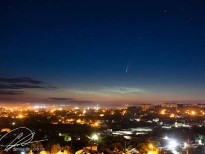«Кто рано встает...»: Фотограф сделал снимок кометы над Николаевом