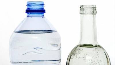 Стекло или пластик: какую минеральную воду пить полезнее?
