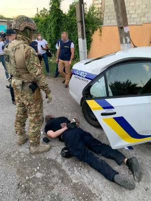 В Донецкой области задержали банду полицейских-наркоторговцев