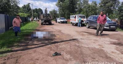 В Житомирской области парень насмерть переехал мужчину грузовиком