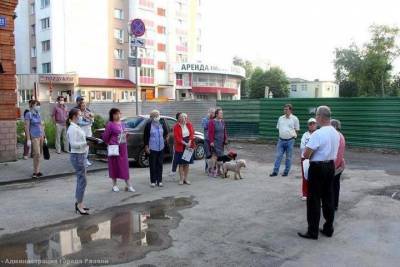Сотрудники мэрии Рязани встретились с жителями улицы Фирсова