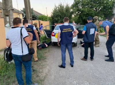 На Донбассе задержали копов, которые похищали людей и занимались сбытом наркотиков