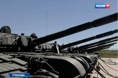Танкисты и мотострелки оттачивают свои маневры на полигоне в Ростовской области