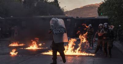 В Афинах протестуют против закона о уличных демонстрациях: произошли стычки между людьми и полицией - tsn.ua