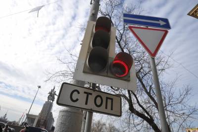 «Гибнет 600 человек в год»: Шкуматов о штрафах за проезд на красный сигнал светофора