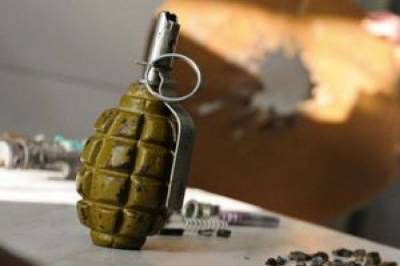 В одном из киевских дворов в песочнице обнаружили гранату