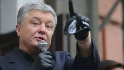 Адвокат рассказал о возбуждении новых дел против Порошенко