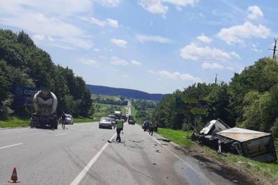 Под Львовом грузовик Roshen устроил смертельное ДТП с четырьмя авто (фото)