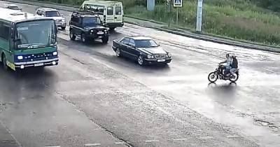 Появилось видео ДТП на Емельянова с пьяным скутеристом без прав