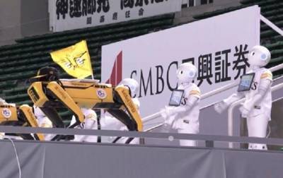 Роботы Boston Dynamics станцевали во время бейсбольного матча