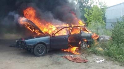 Пожар в Воронеже уничтожил автомобиль "Ауди-80", пострадавших нет