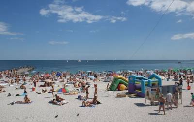 МОЗ рекомендует закрыть несколько пляжей в Киеве и 5 областях: где опасно купаться