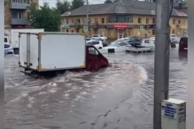 Появилось видео из затопленного ливнями Красноярска