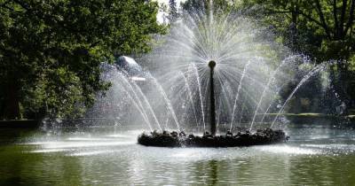 В Кременчуге женщина голышом залезла купаться в фонтане