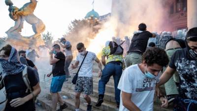 Протесты в Сербии: власти передумали вводить комендантский час, но придумали другие ограничения