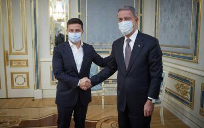 Зеленский встретился с главой Минобороны Турции