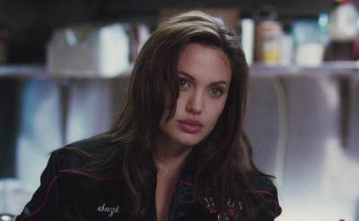 Анджелина Джоли покорила поклонников похорошевшим за время карантина видом