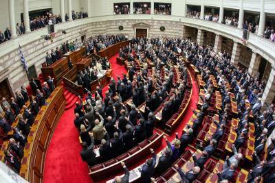 Греческий парламент ужесточил правила проведения протестов м