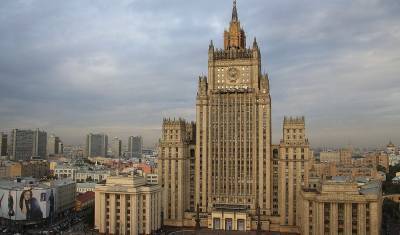 Неизвестные сообщили о минировании высотного здания МИД в Москве