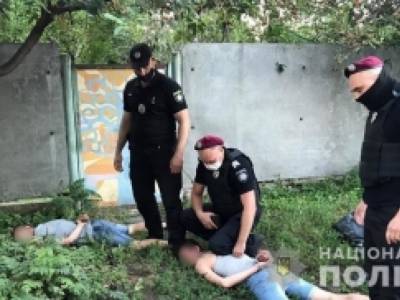 В Киевской области пассажиры избили, ограбили таксиста и попытались угнать его авто