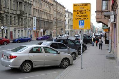 Многодетные петербуржцы остались без разрешения парковаться в платной зоне