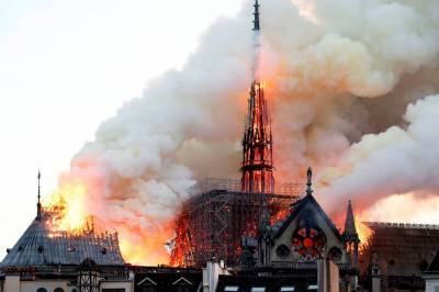 В Париже определились, в каком виде восстановят шпиль сгоревшего Нотр-Дам де Пари