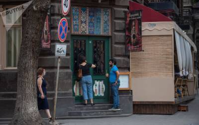 "А что толку говорить, у всех плохо": общепит и бутики в Армении стремительно идут ко дну