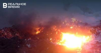 Площадь пожара на мусорном полигоне в Казани сократили вдвое