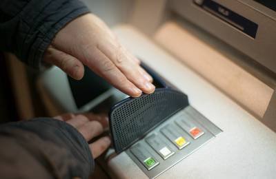 Названы правила безопасного получения денег в банкомате