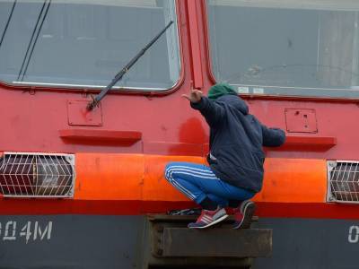 Рейды безопасности проходят на железной дороге в Смоленской области