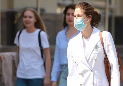 Врачи вылечили от коронавируса еще 1002 пациента в Москве