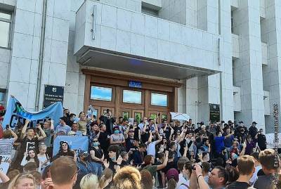 Жители Хабаровска вышли на акцию в поддержку арестованного губернатора Фургала