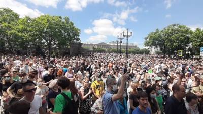 Тысячи жителей Хабаровска вышли на митинг против ареста губернатора Фургала
