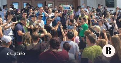 Жители Хабаровска вышли на стихийный митинг в поддержку арестованного Фургала