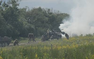 Донбасс: Террористы усиливают обстрелы, погиб один украинский воин