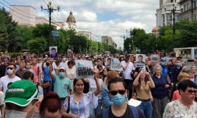 Жители Хабаровска вышли на многотысячный митинг в поддержку арестованного губернатора Фургала