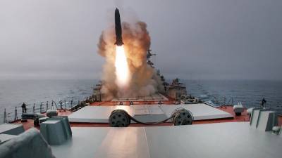 Ракетные стрельбы кораблей Северного флота сняли на видео