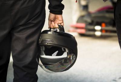 Молодой рецидивист из Петербурга напал на мотоциклиста и отнял шлем